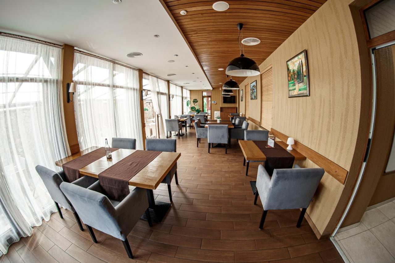 Kolobok Hotel Kniahynynok Екстериор снимка