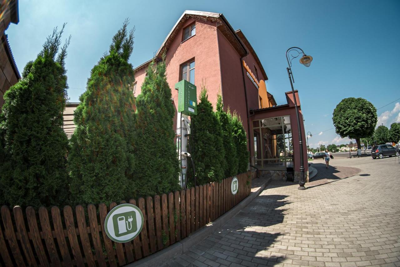 Kolobok Hotel Kniahynynok Екстериор снимка