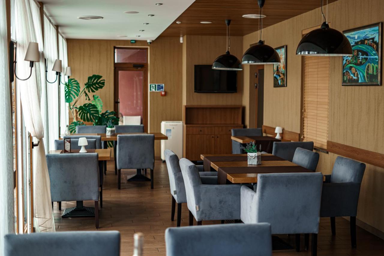Kolobok Hotel Kniahynynok Екстериор снимка