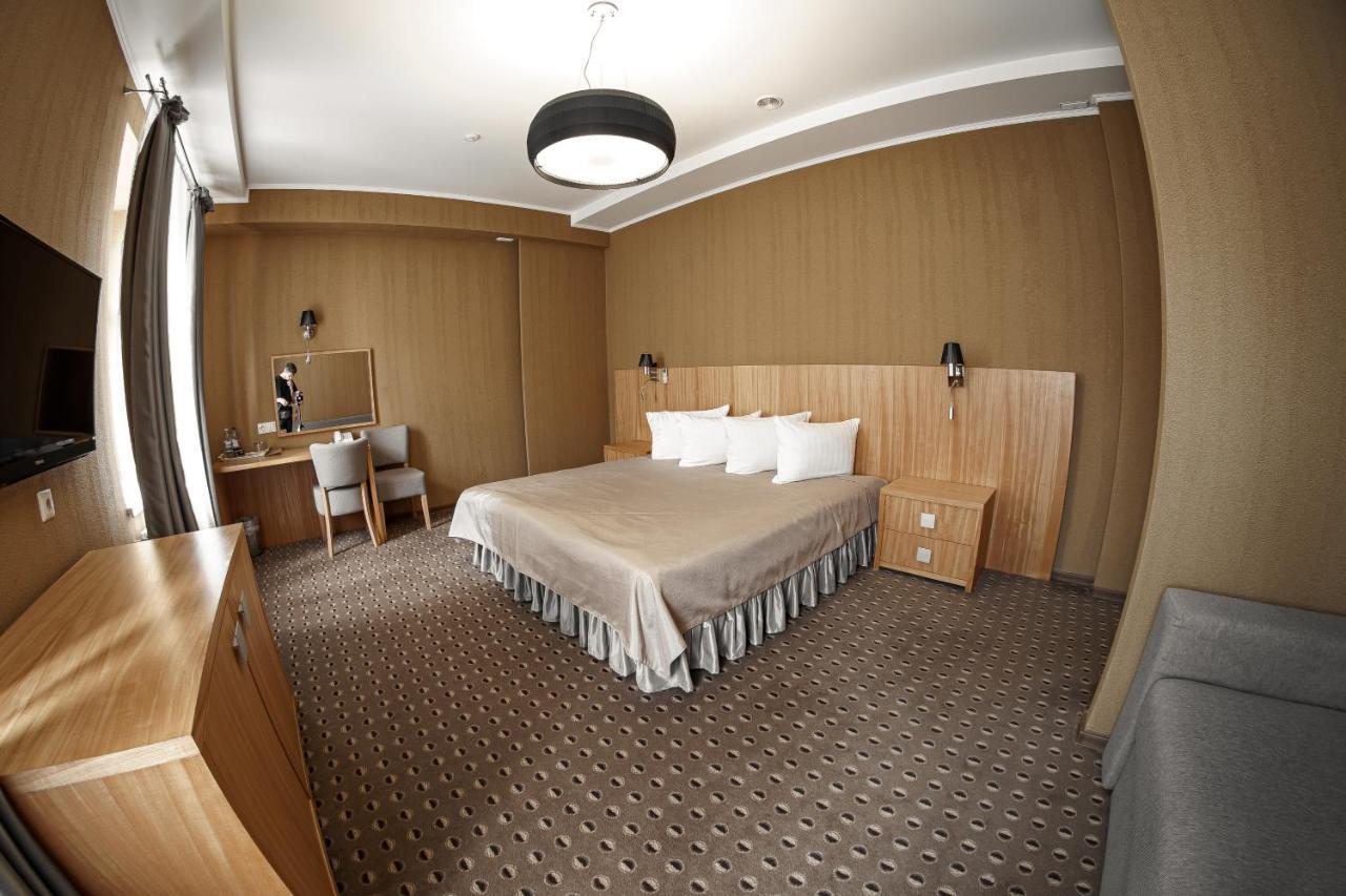 Kolobok Hotel Kniahynynok Екстериор снимка