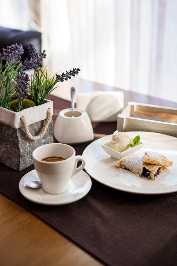 Kolobok Hotel Kniahynynok Екстериор снимка