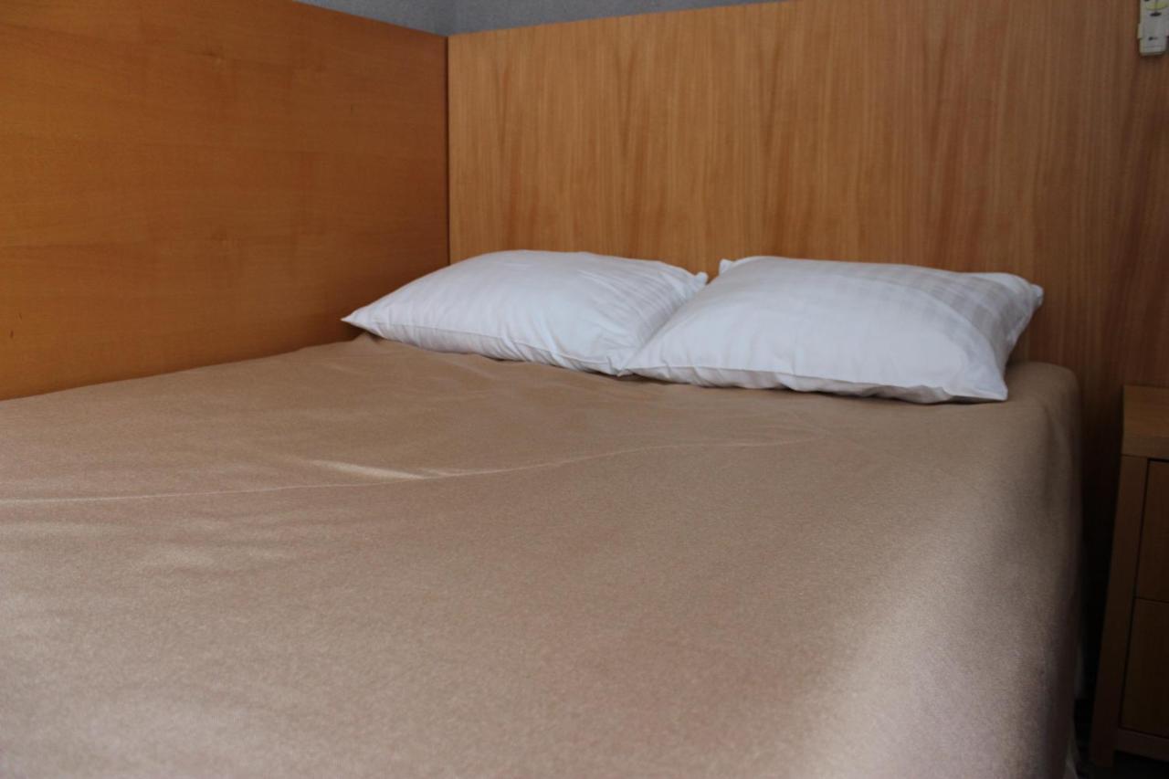 Kolobok Hotel Kniahynynok Екстериор снимка