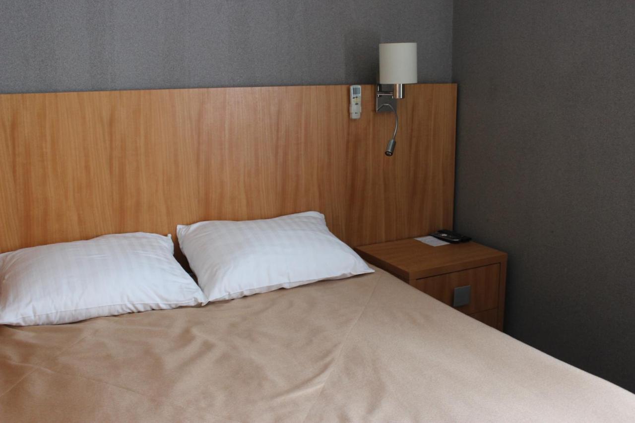 Kolobok Hotel Kniahynynok Екстериор снимка