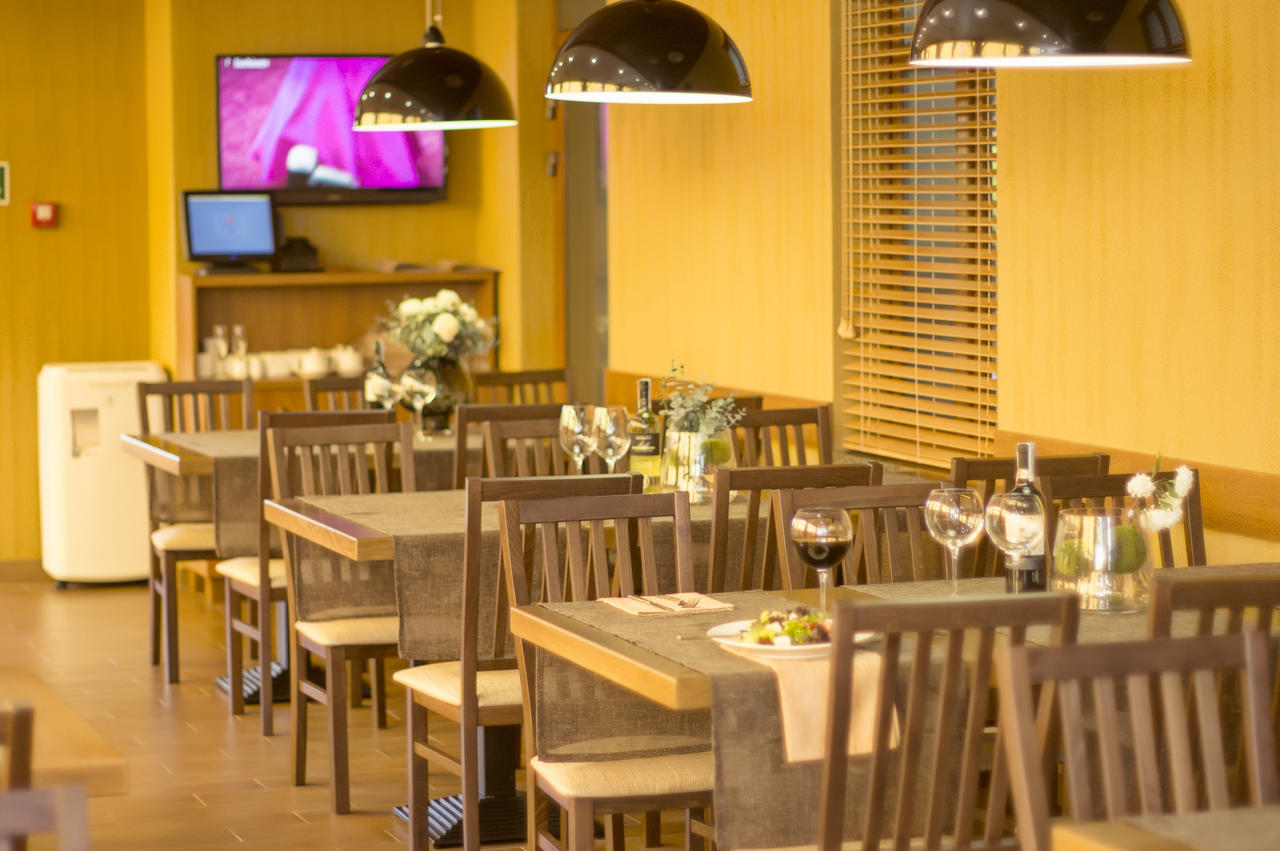 Kolobok Hotel Kniahynynok Екстериор снимка