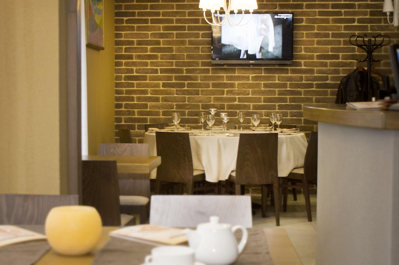 Kolobok Hotel Kniahynynok Екстериор снимка