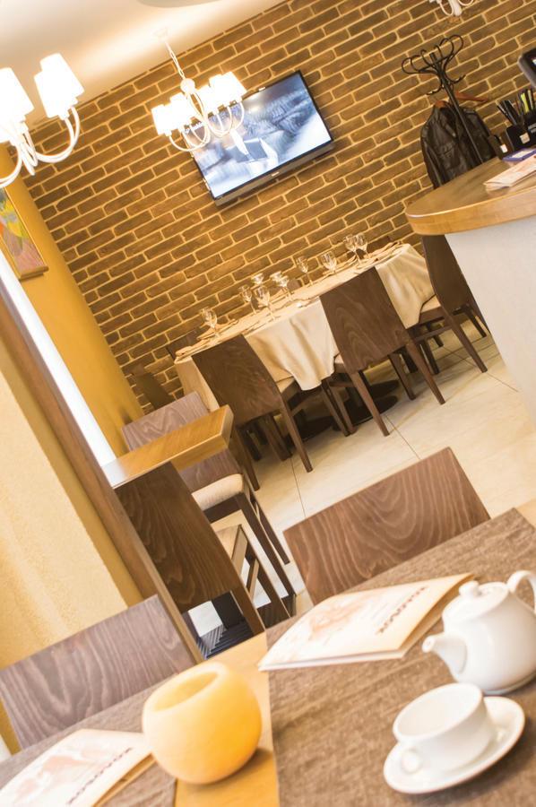 Kolobok Hotel Kniahynynok Екстериор снимка