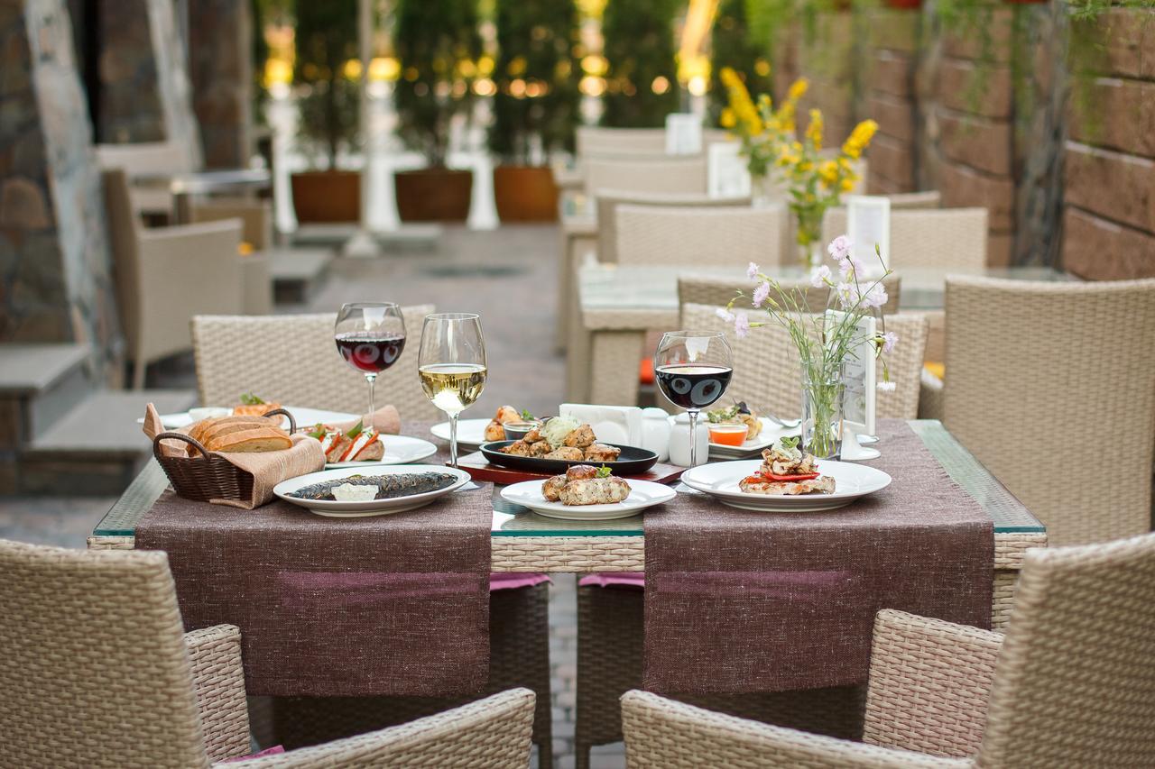 Kolobok Hotel Kniahynynok Екстериор снимка